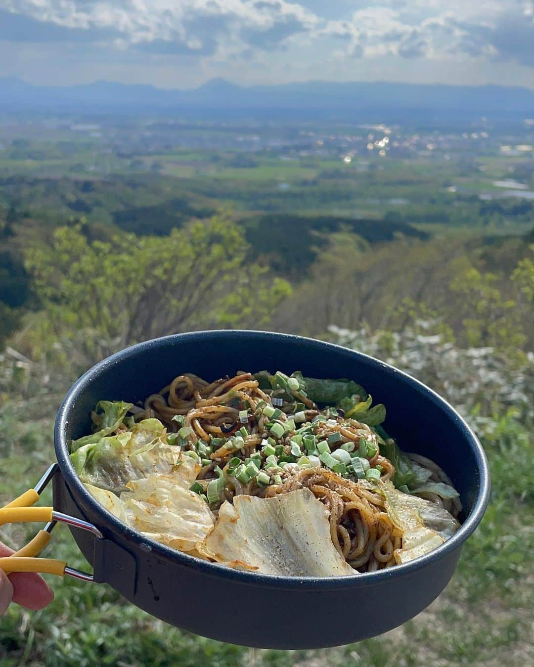 HBC北海道放送アナウンス部さんのインスタグラム写真 - (HBC北海道放送アナウンス部Instagram)「堀内美里(@hbc_misato_horiuchi )です。  ここ最近は休日をほぼ全て 山に費やしています。⛰  　　  山で食べるご飯、最高です⛰🍽 きのうはアヒージョとビーフシチューを食べました🍽  個人のインスタグラム(@hbc_misato_horiuchi ) で山ごはんの作り方も載せています⛰ ぜひ遊びに来てください〜⛰」6月7日 13時41分 - hbc_announcer