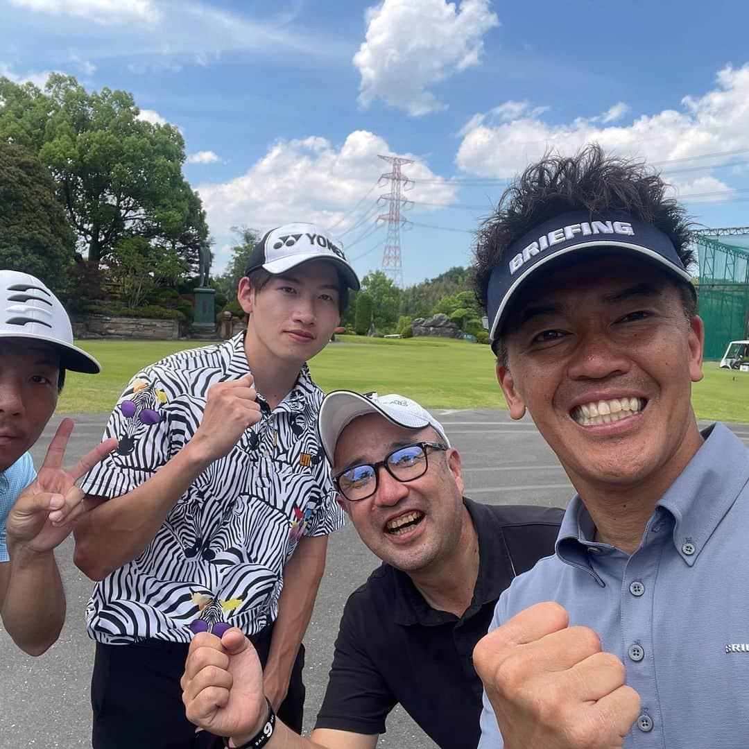 武井壮さんのインスタグラム写真 - (武井壮Instagram)「PGAティーチングプロ プレ実技２日目 41-37の78 2日間で75-78の153 で通過しました！ 前半苦しみましたが 後半耐えまくって37はベストプレーでした！  PGAの皆様、そして何より開催コースのサンコーカントリークラブの皆様、多大なるご協力いつも本当にありがとうございます！！そしていつも極意を教えてくれるプロゴルファーの皆さん、ほんとうにありがとう！！少し成長してました！  また来月は最終テスト 79-79の158ストローク以内が条件です 合格目指して頑張ります！！！ やったぜ！！ 疲れたぜ！！！ でも最高！！ でも疲れた！！！！ お祝いしてくれ！！ #サンコーカントリークラブ  #PGA #ティーチングプロ」6月7日 13時48分 - sosotakei