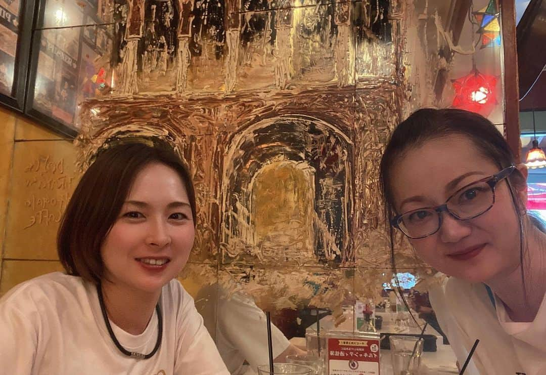 遠山景織子のインスタグラム：「はぎ子ちゃんとランチ〜🍽️ CHIANTI🍝好きなわたし達🇮🇹 イタリア行きたーいね💞夢の話✨ #キャンティ#生ドレッシング#ニンニクバター #イタリアン #タリアッテレ#生パスタ #ドライトマト #ペペロンチーノ #大辛リクエスト #私は激辛が好き  #はぎ子 #遠山景織子」