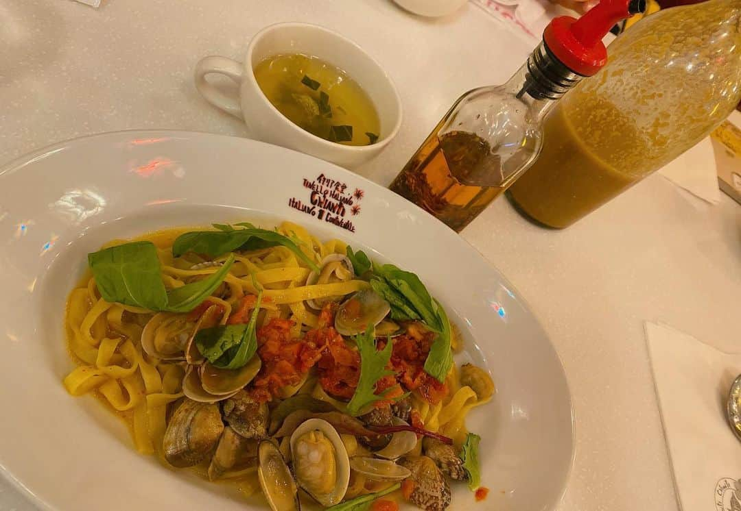 遠山景織子さんのインスタグラム写真 - (遠山景織子Instagram)「はぎ子ちゃんとランチ〜🍽️ CHIANTI🍝好きなわたし達🇮🇹 イタリア行きたーいね💞夢の話✨ #キャンティ#生ドレッシング#ニンニクバター #イタリアン #タリアッテレ#生パスタ #ドライトマト #ペペロンチーノ #大辛リクエスト #私は激辛が好き  #はぎ子 #遠山景織子」6月7日 14時12分 - kyooko.9.tooyama