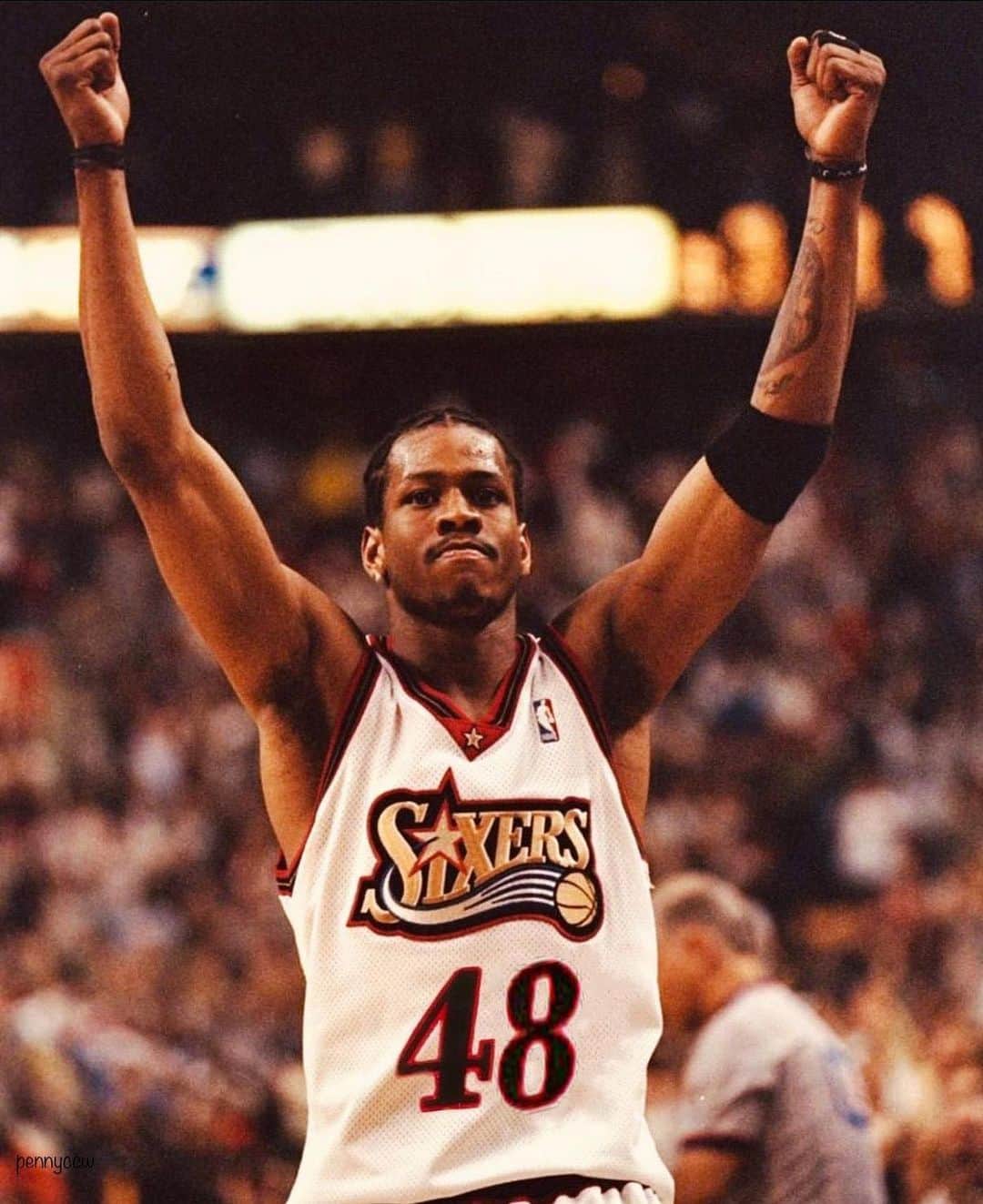 アレン・アイバーソンのインスタグラム：「Thank God for blessing me with another year. Thank you to my family, friends & fans that ride with me through these turbulent times we all live in. Thanks for all the Birthday wishes. Happy 48th to Me!!!   📸: @pennyccw」