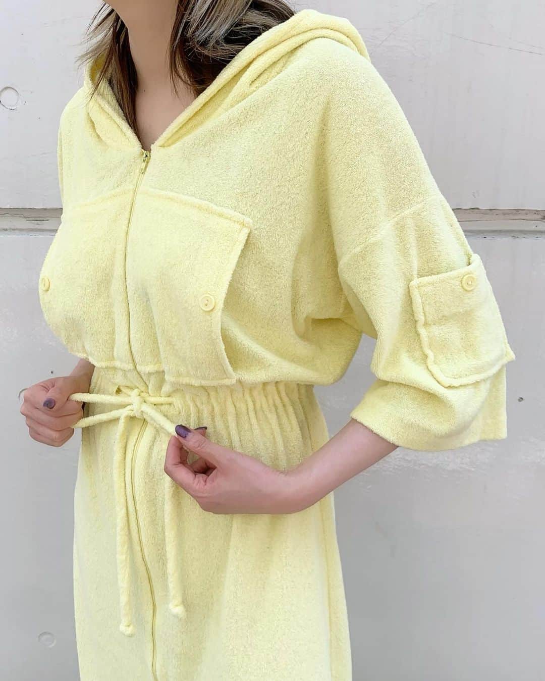 birthdeathさんのインスタグラム写真 - (birthdeathInstagram)「New Arrivals  60's Pale yellow pile dress   TOFFS - Free Fashion BAG 🦋オンラインストアに掲載中です。  #birthdeath #vintage」6月7日 14時27分 - birthdeath_tokyo