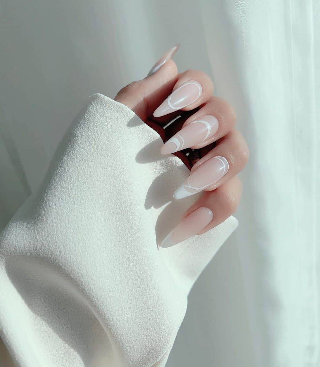 のインスタグラム：「New🤍 @nailsalonlifes  #nails  #genkingnail」