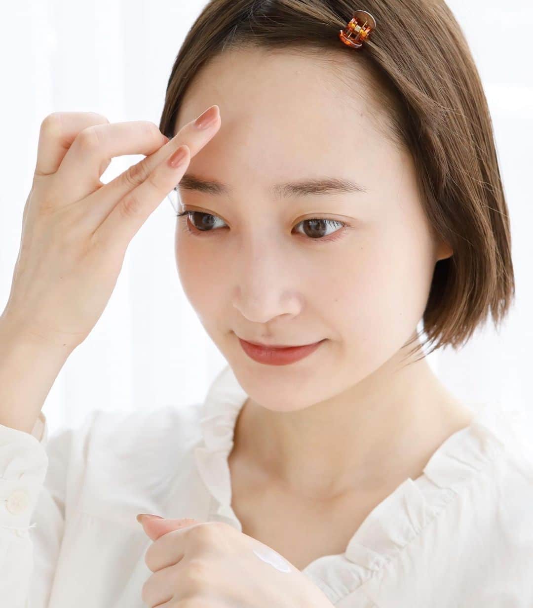 merさんのインスタグラム写真 - (merInstagram)「＼6月のビューティ特集／ 夏のスイッチ&最新メイク  今回は、merモデル・磯俣愛ちゃん の最新メイクをお届け🦢  注目のシルバーグリッターを使ったメイクテクも注目✨  アイテムとメイクの詳細は、merwebでチェックしてくださいね✔︎」6月7日 20時28分 - merweb_official