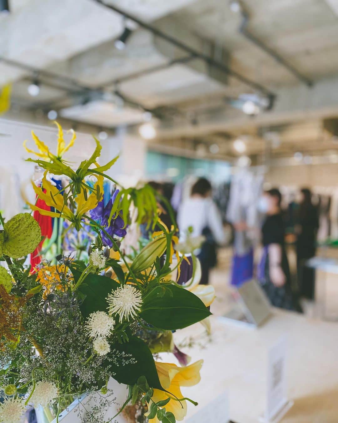 M U R R A Lのインスタグラム：「Salon de MURRAL in TOKYO  ＊来場のご予約はInstagramのプロフィール記載のURLよりお進みください🌿  Salon de MURRALは、毎月開催されるMURRALの世界観が詰まったおもてなしの場です。 ゆったり過ごしていただける様々なおもてなしをご用意しております。 6月は東京にて開催いたします。   5月Salon de MURRALにてご好評いただきました平日開催が、6月も引き続き開催を決定いたしました。  今回は、6/17(Sat.),18(Sun.),19(Mon.)に皆様をおもてなしいたします。 これまでご都合が合わなかった方・平日にゆったりとご覧いただきたい皆様も、この機会にぜひご利用くださいませ。  また、お時間指定のご予約が難しい・ご予定が読めないといったお客様は info@murral.co.jp までお気軽にご相談ください。  【DATE】 6/17 (Sat.) 10:00 - 19:00 6/18 (Sun.) 10:00 - 17:00 6/19 (Mon.) 10:00 - 17:00  【PLACE】 東京都渋谷区猿楽町2-13　F93 Daikanyama 5階  【商品ラインナップ】 ・2023 Spring / Summer Collection ・2023 Fall / Winter Collection一部　※サンプルサイズ・カラーのみ」