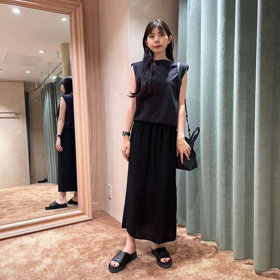 デミルクス ビームス 新宿さんのインスタグラム写真 - (デミルクス ビームス 新宿Instagram)「. 夏のおすすめスタイリング🌻  【レーヨンリネンシリーズ】 Demi-Luxe BEAMS の定番シリーズが今年も登場です🌟 手洗い可能で涼しく着用できます。  セットアップでの着用はもちろん、パンツ・カットソー・ワンピースなど、様々なアイテムとのスタイリングでお楽しみ頂けます！ . . ①レーヨンリネン フリルシャツ 64-01-0642-152 ¥17,600-  ②レーヨンリネン ロングスカート 64-27-0146-152 ¥16,500-  ③レーヨンリネン ドロストパンツ 64-23-0167-152 ¥16,500-  #demiluxebeams #デミルクスビームス  #demiluxe_beams_shinjuku  #beams #ビームス」6月7日 14時59分 - demiluxe_beams_shinjuku