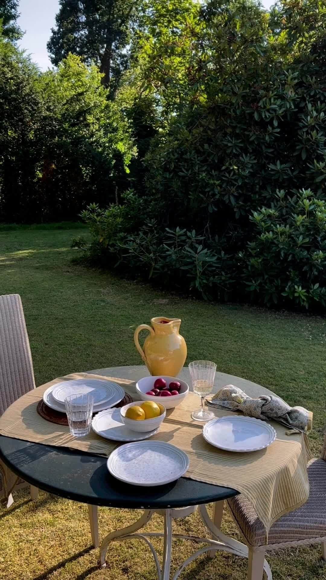 ローラアシュレイのインスタグラム：「Get in a summer mood with our beautiful Tableware Collection. ☀️ ⁣ ⁣ Enjoy a delicious meal with friends and family, served on beautiful crockery and table linen.⁣ ⁣ Now available on lauraashley.com and @nextofficial」