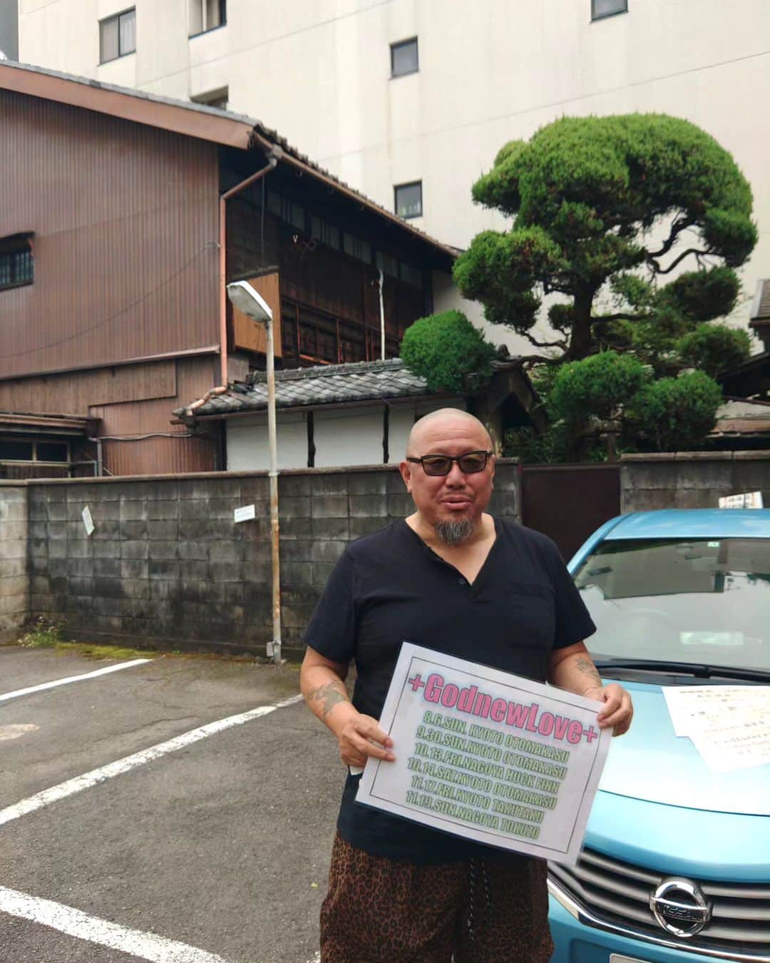 山川のりをのインスタグラム：「今夜は京都、磔磔にてギターパンダライブです。17時30分/18時30分、3000円+D/3500円+D。共演はノックダウンズ、モンスターロシモフ。お近くの方は慎重に会いに来てアイニージュー！」