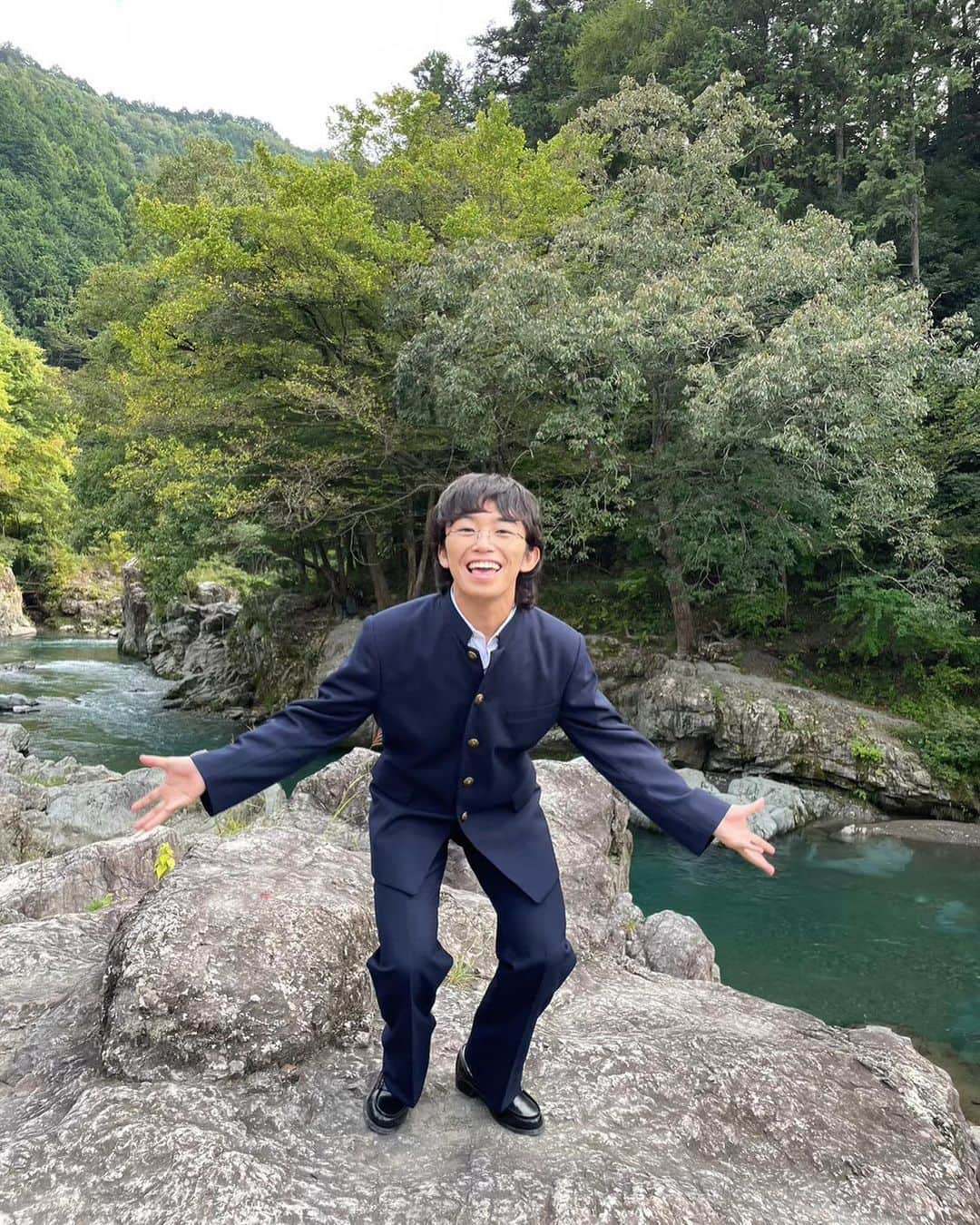 加藤清史郎さんのインスタグラム写真 - (加藤清史郎Instagram)「『流血鬼』 本日から2日間、なんと 地上波での放送があります！！  NHK総合 夜22:45〜23:00  以前のBSP,BS4Kでの放送が好評だったからとのことで、  嬉しいです…  地上波放送を記念して(?) 変な写真、あげちゃいまーす笑  1枚目  せー 2枚目　 のでっ 3枚目　 ジャーーーンプッ  ものすごく跳んでるはずなのに なぜか全然跳んでないように見える写真です。笑  4枚目はふざけて加工した写真。 さて、この写真の中に僕は何人いるでしょーかっ！！  答えは放送終了後、日記で発表します。笑  #流血鬼 #藤子f不二雄 #sf短編 #nhk総合 @nhk_yorudora」6月7日 15時15分 - kato_seishiro_official