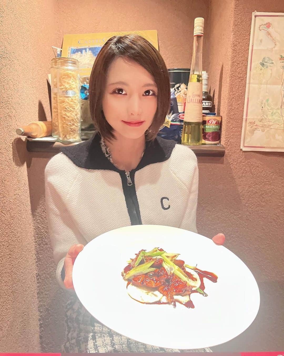 さやかさんのインスタグラム写真 - (さやかInstagram)「素敵なディナー🍽️ #ビスコット  有り難う御座います 皆様も是非是非ーーーー 皆様こんばんは、トゥエンティートゥー【BAR】#北海道#帯広駅から徒歩５分にある全cast可愛い女の子と店内はドバイmotifで綺麗な空間です。御来店下さる全てのお客様に至福な時間を提供させて頂くよう、castの持ち味全てフル活用し、年中無休営業しております。臨時休業も御座いますのでSNSにて、最新情報はInstagram【sa0904ya】さやかをご確認下さい。お一人様から入りやすい60分飲み放題【3,500円】です。チャージ料は【無料】です。castのドリンクは【別料金】です。自動延長は一切御座いません。御好評のソファーは、席料2名様から1人【1,000円】頂いております。住所は、ラーメン屋どーもさんとフランス料理店シェマエダさんの間にあるお店。LEDが輝く非常に分かりやすいお店です。【20:00〜2:00金土3:00】営業時間までに【0155-67-0024】お電話orお届け【080-0012帯広市西2条南10丁目2番地エルプラザ】宜しくお願い致します。皆様の御来店を心からお待ちしております。#TWENTYTWO#帯広エルプラザ #帯広さやか#帯広バー#帯広BAR #北海道帯広市#帯広 #十勝帯広 #帯広飲み屋 #帯広写真  #北海道 #帯広可愛い #帯広ホステス #帯広飲み放題 #帯広アルバイト募集#帯広アルバイト#帯広求人 #帯広おすすめ #帯広女の子#帯広バイト募集 #帯広オシャレ#帯広グルメ#帯広看板娘#帯広祭り#帯広コスプレ#帯広イベント#帯広カフェ」6月7日 15時39分 - sa0904ya