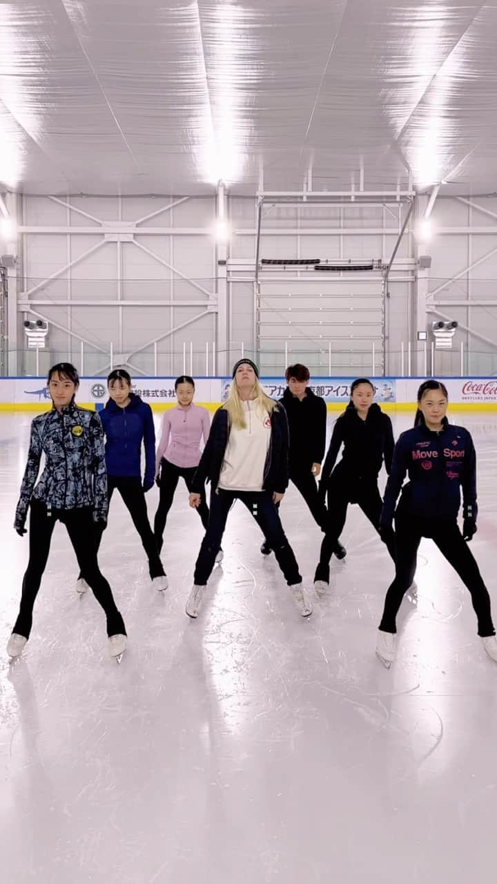 ケイトリン・ウィーバーのインスタグラム：「KW // KINOSHITA ACADEMY  ✌️😎  #maoshimada @hanna.yoshida @k.ikura_ @ayumiskate0226 @sacchan125 @moritamasaya_1116 @_utana_96  @kinoshita_skate_academy @kinoshita_group_sports  @avantgardey_ @kelladactyl」