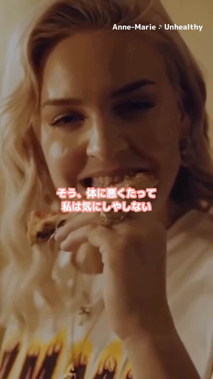 ワーナーミュージック・ジャパン洋楽のインスタグラム：「アンヘルシーに生きてもいいの！好きなもの食べて生きていこう🍫🍪  アルバム『Unhealthy』発売は7/28!!   #unhealthy #annemarie #healthy #chocolate #アンマリー #洋楽好きな人と繋がりたい」
