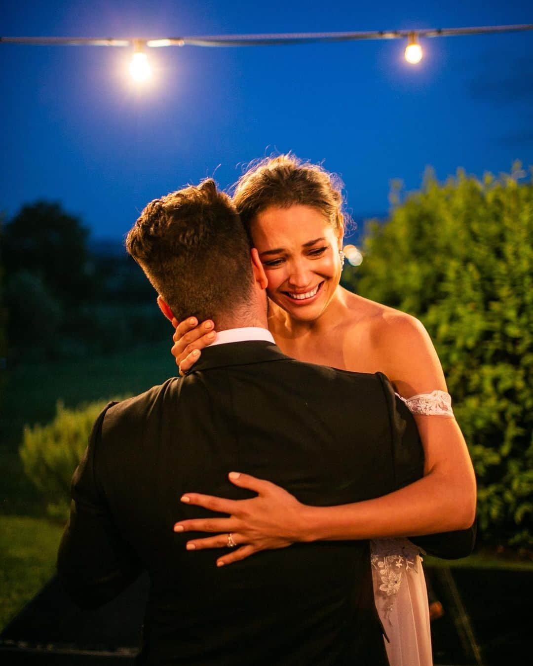 Samuel Lippkeのインスタグラム：「Haven't posted these... happy 4 years to all of our friends that have been with us since the beginning and got silly on our dance floor in Lucca Italy. Legendary humans. In all my studies I've found big wedding dance parties are a key to all the successful Marriages... #thelippkes」