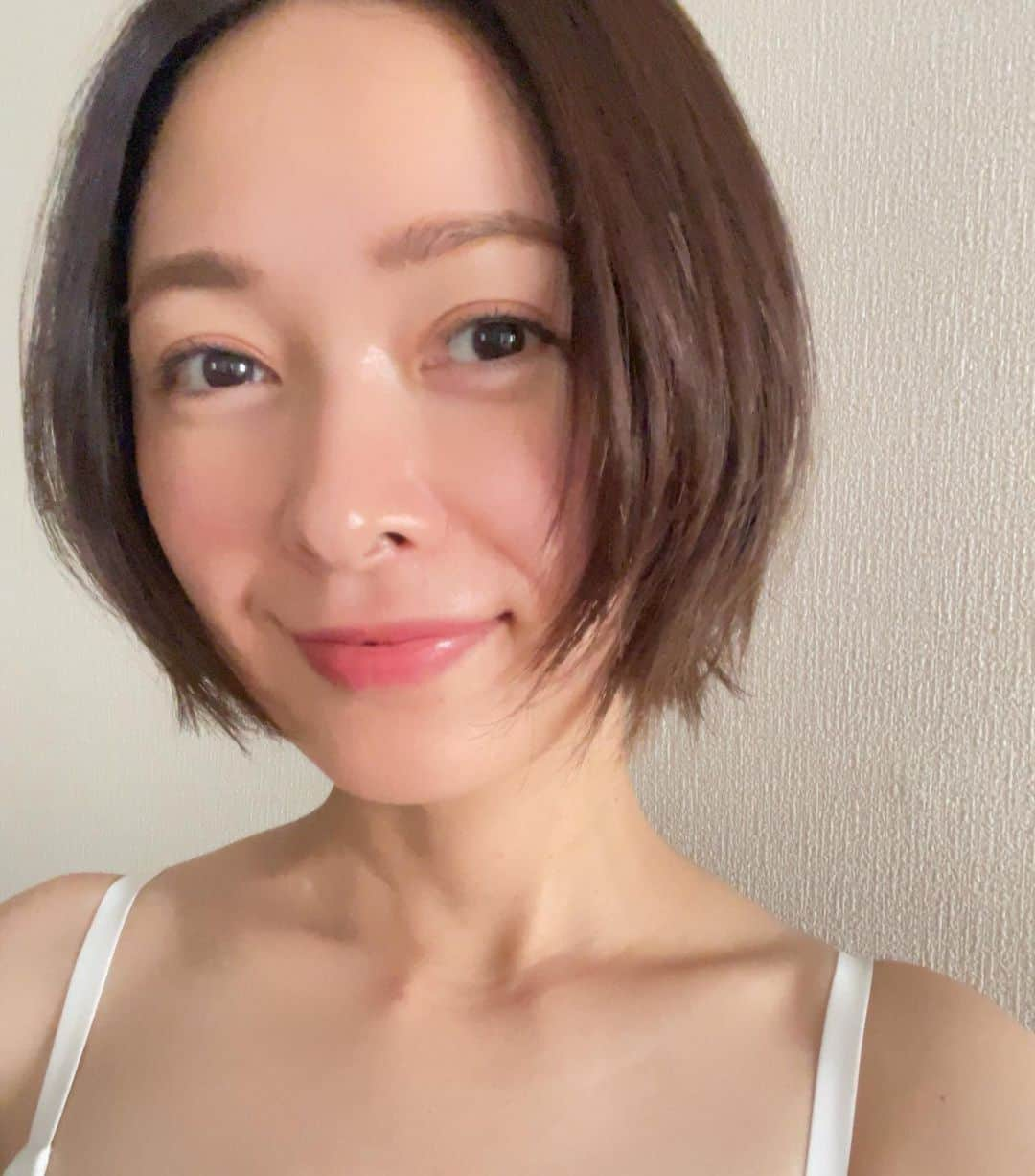 市井紗耶香さんのインスタグラム写真 - (市井紗耶香Instagram)「早く伸びないかな〜  今日は青みピンクリップにしてみたよ(^o^)これが結構お気に入り♪  #beauty #skincare #cosmetics  #rip #pink #bobhairstyles #市井紗耶香」6月7日 16時18分 - sayakaichii