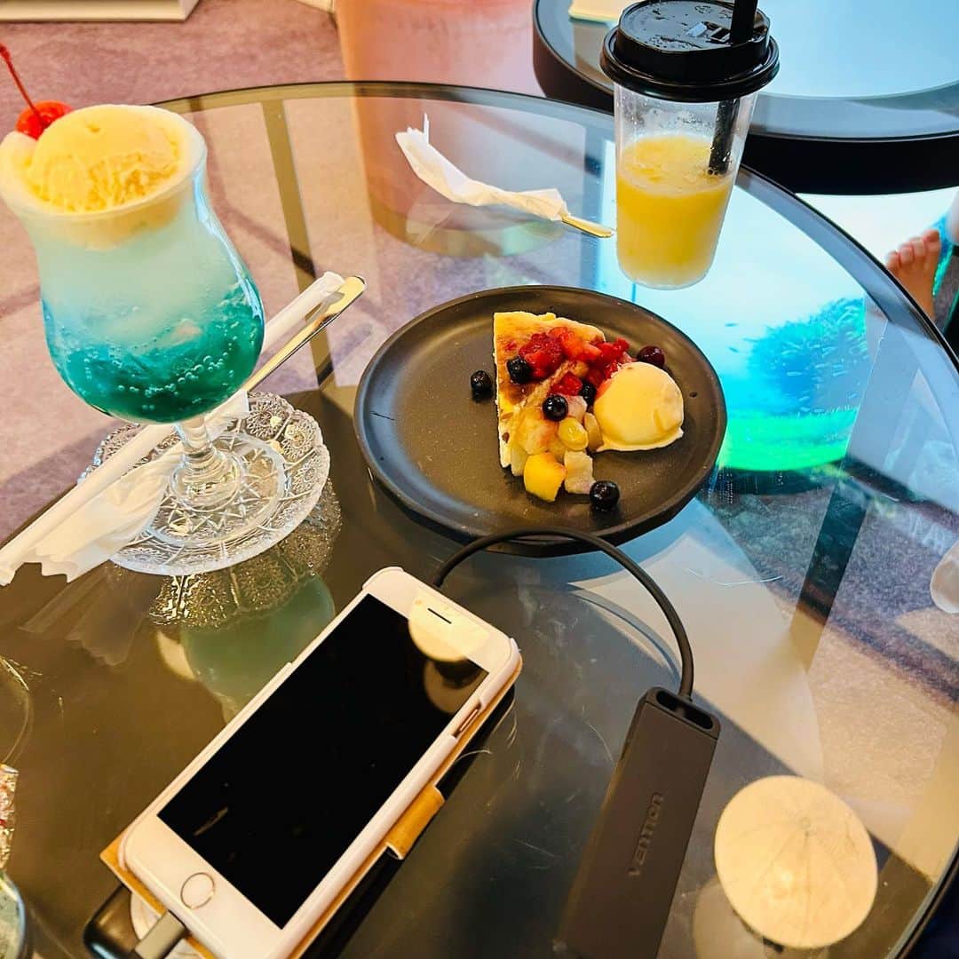 世手子さんのインスタグラム写真 - (世手子Instagram)「Impressed by the four pillars of destiny🔮🔯 Sometimes we can understand each other through fortune-telling🌟 It's a relaxing cafe🍨🍰🍹 @michishirubecafe #道しるべcafe にいってきたよー(^.^) #育児 で悩んでるママとかにも是非子どもとの相性とか色々きいてほしいな（＾_＾） 感動するから🥺🌟 初めて #四柱推命鑑定 してもらいました( ^ω^ ) 私は火の陰 の五行でした(^.^) バランスがいいみたいで #帝旺 が入ってましたwww #カフェ #スイーツ #チーズケーキ も美味しかった(*^o^*) 素敵なカフェに出会えて感謝です(*´Д｀*) #占い #古民家 #四柱推命 #映え #高田馬場  お出かけには #VENTION が必須(^^) 便利ですー( ◠‿◠ ) #ドタバタ育児  #二児のママ  #2児育児 #赤ちゃんのいる暮らし  #3歳男の子 #3歳差育児  #二児の母 #二児ママ  #ママシンガー  #二児育児 #2児ママ #2児のママ #赤ちゃんのいる生活 #カラキャス」6月7日 16時29分 - rojide