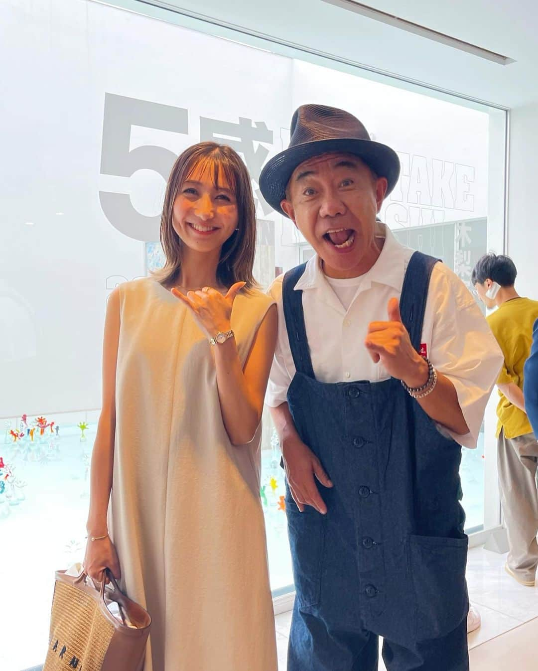 近藤夏子さんのインスタグラム写真 - (近藤夏子Instagram)「.    木梨憲武さんの展覧会 「GOKAN 〜5感〜木梨憲武 」の内覧会にお邪魔しました✨  見ているとハッピーになれる 幸せな気持ち、温かい気持ちになれる作品ばかり。  木梨の会のリスナーさんから募集したシールを用いた作品は圧巻でした😳🧡 　 　 代官山ヒルサイドフォーラムで今日からスタートです。 ぜひみなさん、遊びに行って下さい！  エネルギーいっぱいになって帰れますよ😊🩷 　 　 . #木梨憲武展 #ノリさん」6月7日 17時22分 - kondokako0804