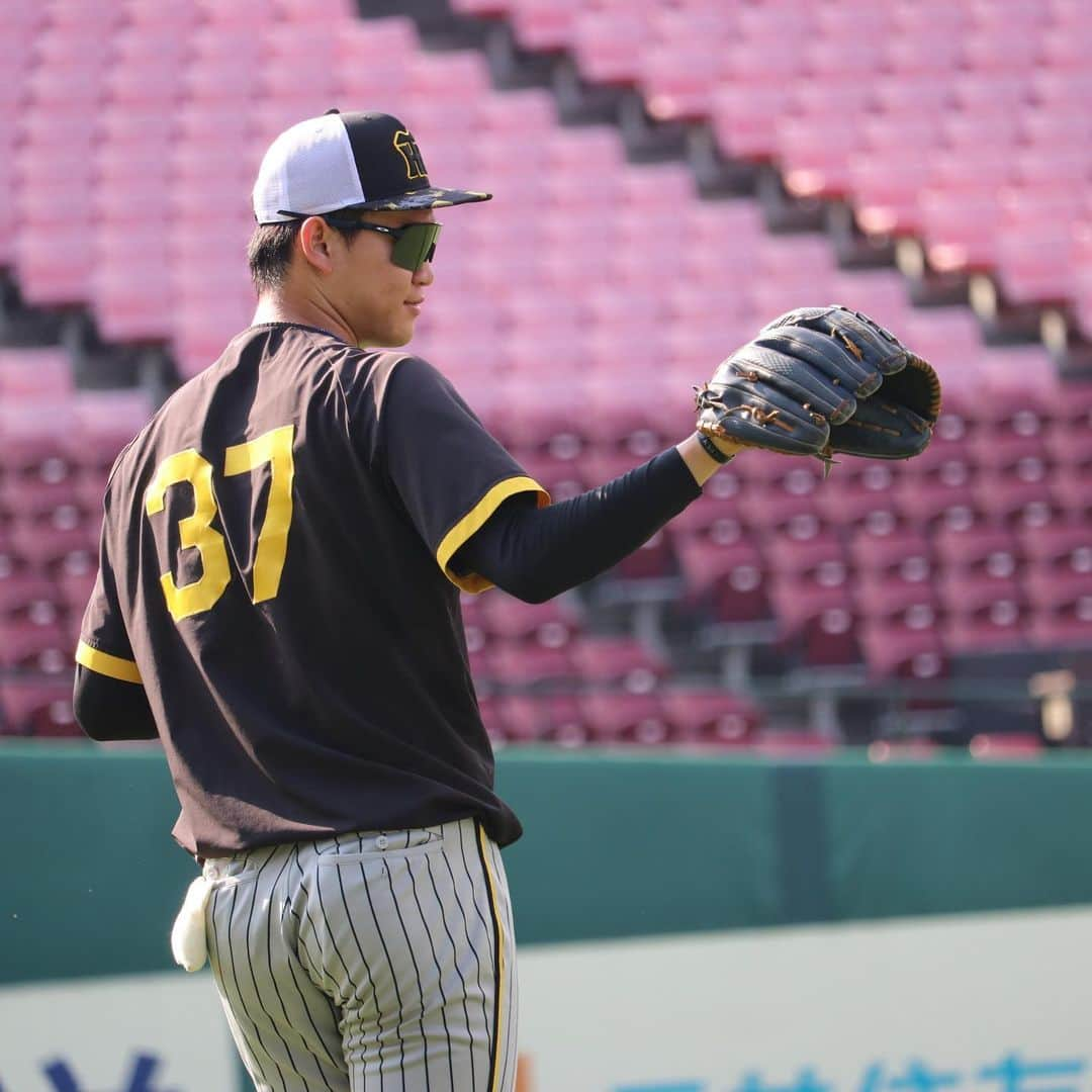 阪神タイガースさんのインスタグラム写真 - (阪神タイガースInstagram)「6月7日楽天戦の試合前練習の様子です！ #及川雅貴 選手 #島本浩也 選手 #伊藤将司 選手 #カイルケラー 選手 #前川右京 選手 #小野寺暖 選手 #小幡竜平 選手 #植田海 選手 #中野拓夢 選手 #中川勇斗 選手 #佐藤輝明 選手 #阪神タイガース  #日本生命セパ交流戦  #ARE」6月7日 17時23分 - hanshintigers_official