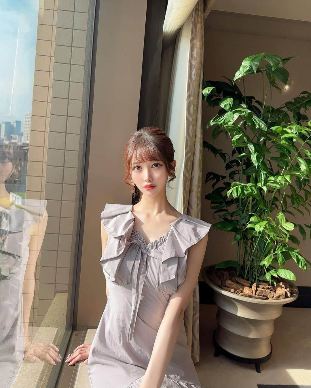 MAYUさんのインスタグラム写真 - (MAYUInstagram)「. ひなたぼっこ🌞🌿🤍 . ゴルフはするけど基本インドアなので おうちできなちゃんとぽけ〜っとしてる時間が1番すき🐶🤍 . インドア派とアウトドア派、どっちが多いのかしら？😚 . . #ひなたぼっこ#おうちじかん#herlipto#ハーリップトゥー」6月7日 17時46分 - mayu.kina_golf