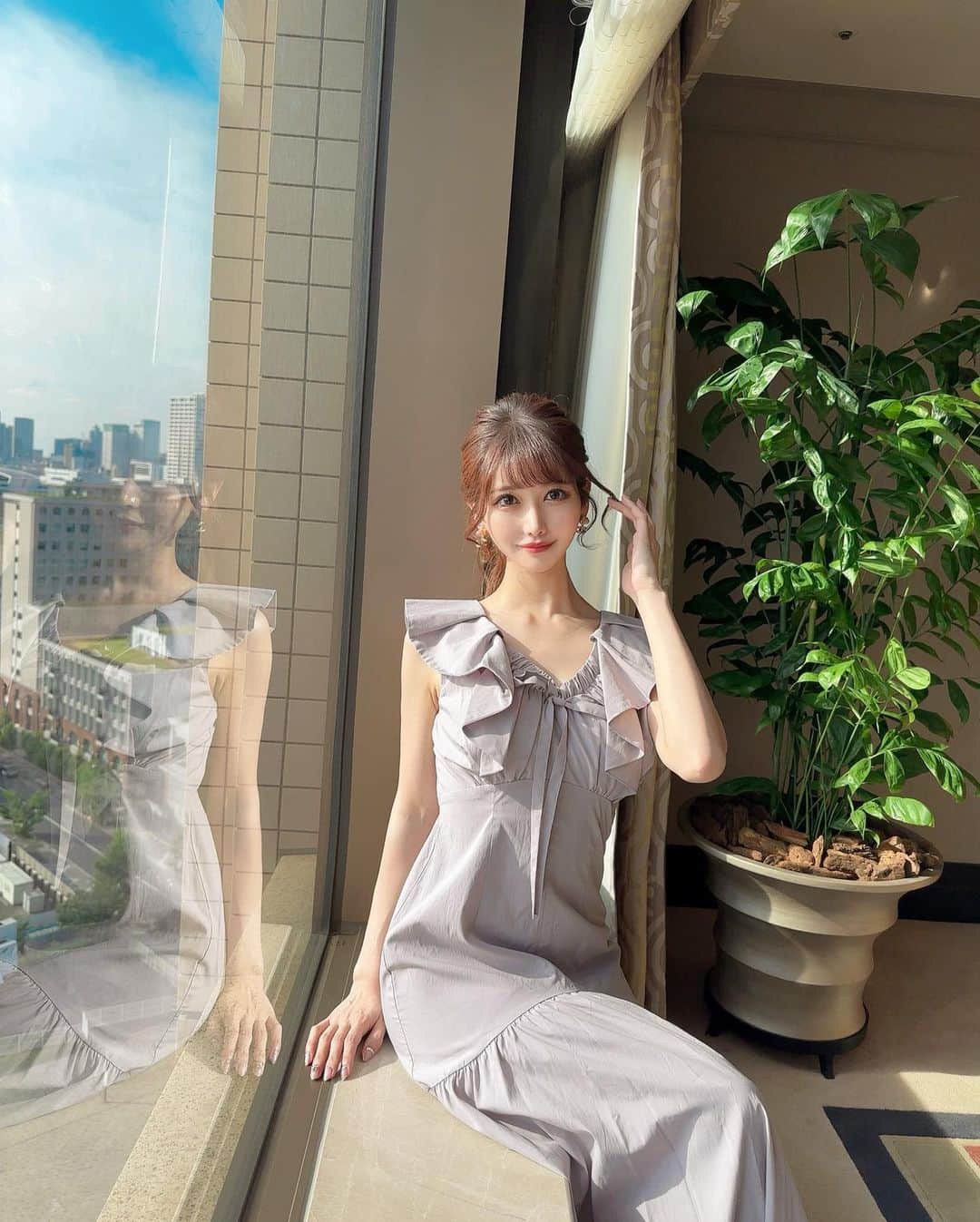 MAYUさんのインスタグラム写真 - (MAYUInstagram)「. ひなたぼっこ🌞🌿🤍 . ゴルフはするけど基本インドアなので おうちできなちゃんとぽけ〜っとしてる時間が1番すき🐶🤍 . インドア派とアウトドア派、どっちが多いのかしら？😚 . . #ひなたぼっこ#おうちじかん#herlipto#ハーリップトゥー」6月7日 17時46分 - mayu.kina_golf