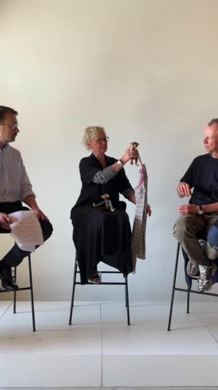 マッツノーガードのインスタグラム：「Live talk for the release of the @kaybojesen_denmark x @madsnorgaard collaboration.   Danish designer Kay Bojesen (1886-1958) created his most beloved wooden figure, the monkey, in 1951. It was designed as a coat hanger peg for kids. Today it is a true design classic and a dear friend, following us through life. At Mads Nørgaard – Copenhagen we are proud to have the chance to dress the monkey. In collaboration with Kay Bojesen Denmark the monkey is now wearing our classic #101 t-shirt. The monkey in a painted t-shirt comes in two variants: the original #101 in white with black stripes from 1967 and a new version in black with white stripes, both with red neckline. We call the new version KAY and has put it into production in a sewing room in Korsør (DK). The new KAY t-shirt and the monkeys is available in @norgaardpaastroget and at madsnorgaard.com」
