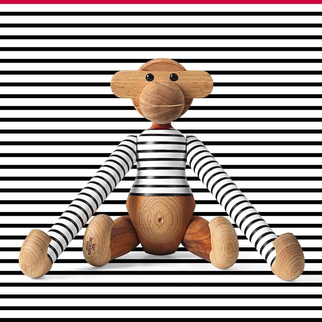 マッツノーガードのインスタグラム：「OFFICIAL LAUNCH OF THE KAY BOJESEN DENMARK x MADS NØRGAARD - COPENHAGEN COLLAB   Say hello to our new monkey! Dressed in the iconic #101 shirt from acclaimed Danish designer Mads Nørgaard. The monkey and a matching shirt is available in the classic #101 T-shirt and in a new specially designed KAY #101 T-shirt. Read more about the collab - link in bio!  #KayBojesenDenmark #madsnorgaard #KayBojesenDenmarkxMadsNørgaardCopenhagen @madsnorgaard」
