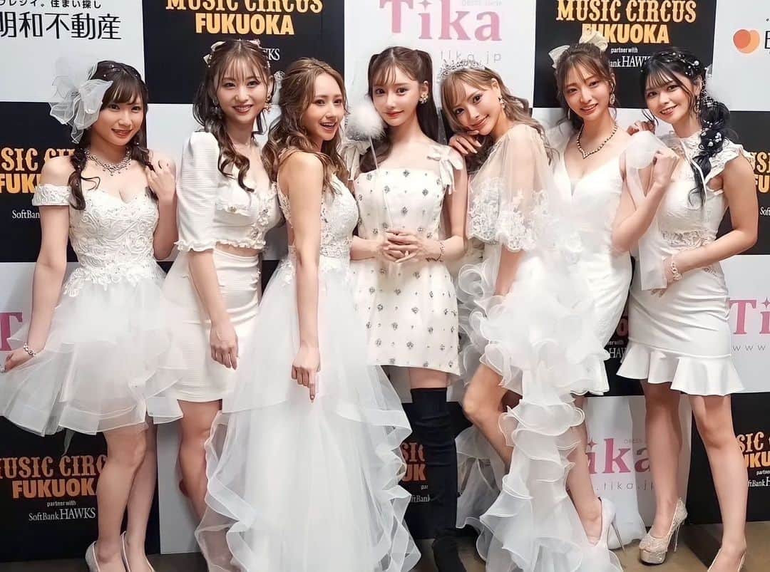のインスタグラム：「キララオーナーをはじめ、 お店の子たちとランウェイを歩けて幸せなステージでした‎👸🏻‎🤍👑🎈🌈」