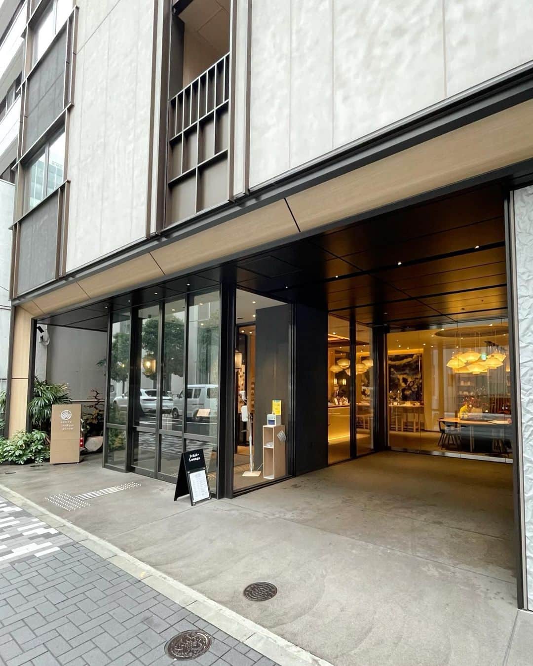 西出薫のインスタグラム：「@agora_tokyo_ginza さんに併設されているカフェichieさん♡  大人な空間に癒されました^ ^  #銀座カフェ #東銀座カフェ #ホテル併設カフェ #大人カフェ #いつもありがとうございます」