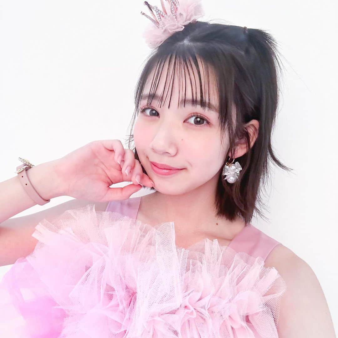 伊藤沙音さんのインスタグラム写真 - (伊藤沙音Instagram)「🧁🐰  ニコラ7月号「毎日可愛く♡ロートプリンセス」のオフショ！💞  憧れのロートプリンセスをさせてもらいました！  ピンクのガーリーなドレスと、かわいいヒカリメイクでテンションが上がりました🤍  誌面では汗の季節にも負けないアイテム、デオドラントのリフレアを紹介してるので、誌面で是非チェックしてね🌷  今日もInstagram遊びに来てくれてありがとう🎀   #伊藤沙音 #シャノン  #ニコラ #nicola #ニコモ #ニコラ7月号発売中  #エヴァーグリーンエンタテインメント  #ヒカリメイク#ノーマルカメラ」6月7日 18時03分 - shannon_ito_official