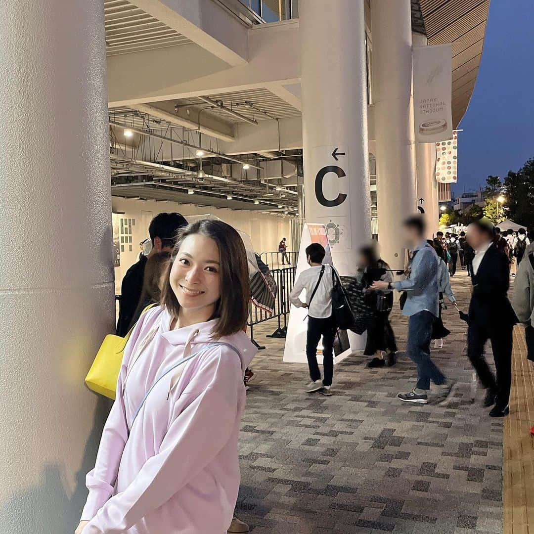 住田紗里さんのインスタグラム写真 - (住田紗里Instagram)「「ヴィッセル神戸vs FCバルセロナ」を観てきました！ レアル・マドリードの最大のライバルのFCバルセロナ🇪🇸 そんな尊敬しているライバルの試合を日本でみられる機会は珍しい！ということで、 抽選を経て、チケットをゲットして観戦へ。  シャビ監督とイニエスタ選手のハグは、グッとくるものがありました。 そしてガビ選手、レヴァンドフスキ選手、デヨング選手、ラフィーニャ選手など、 世界トップレベルのスター達は異次元の世界にいました⚽️  語り出したら止まらないのでこの辺で笑  #サッカー#football#soccer#ヴィッセル神戸vs FCバルセロナ#リーガエスパニョーラ#スペイン#🇪🇸」6月7日 18時04分 - sarisumita_ex