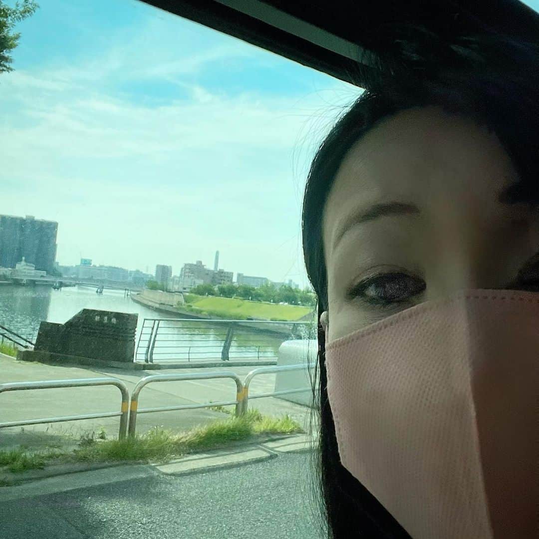 田中香子さんのインスタグラム写真 - (田中香子Instagram)「稽古帰りの川。その2。 自転車バージョンと バスバージョン。  今回の稽古場は 川いっぱい越えて通ってる😆」6月7日 18時17分 - soo.yt