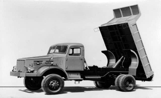 ＵＤトラックスさんのインスタグラム写真 - (ＵＤトラックスInstagram)「ＵＤトラックス クラシック車両図鑑 Vehicles from our proud past -------------------------------------- TF80（車両型式/Model） 1960（製作年/Year） 7t　（最大積載量/Payload Capacity） 13.835t（車両総重量/Weight） 4×4（軸タイヤ配列/Axle Configuration） UD4（エンジン/Engine） 165ps（最高出力/Horsepower） 73.5km/h（最高速度/Max speed）  #udtrucks #udトラックス #classic #旧車 #trucks #トラック #dumptruck #ダンプトラック」6月7日 18時17分 - udtrucksjp