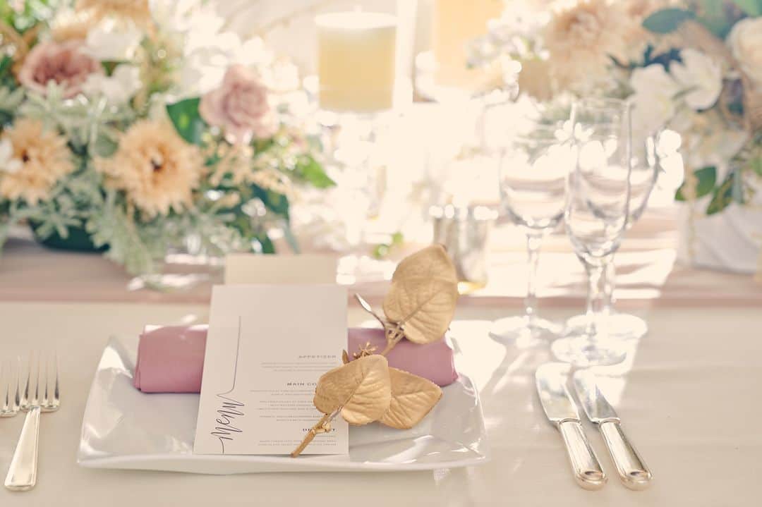 楽婚【公式】Instagramさんのインスタグラム写真 - (楽婚【公式】InstagramInstagram)「. ピンク＆ホワイトの組み合わせが とびきりロマンティックな会場コーディネート♡  おふたりの大切なゲストに おもてなしを楽しんでいただくお席だからこそ こだわって準備を進めませんか？✨ . @rakukon をフォローして 『#楽婚』をつけて、 お写真の投稿大歓迎♡ 公式IGでリグラムされるかも！？  Webでご予約はTOPのURLより♡ ⇒@rakukon . #rakukon #ベストアニバーサリー #wedding #weddingday #weddingreception #weddingreportage #weddingday #ウェディング #結婚式 #結婚 #フォトウェディング #ウェディングフォト #前撮り #記念日 #プレ花嫁 #卒花 #花嫁 #2023春婚 #2023夏婚 #2023秋婚 #結婚式準備 #結婚式演出 #結婚式レポ #オリジナルウェディング #ナチュラルウェディング #披露宴会場 #会場コーディネート #装花 #会場装花」6月7日 18時11分 - rakukon