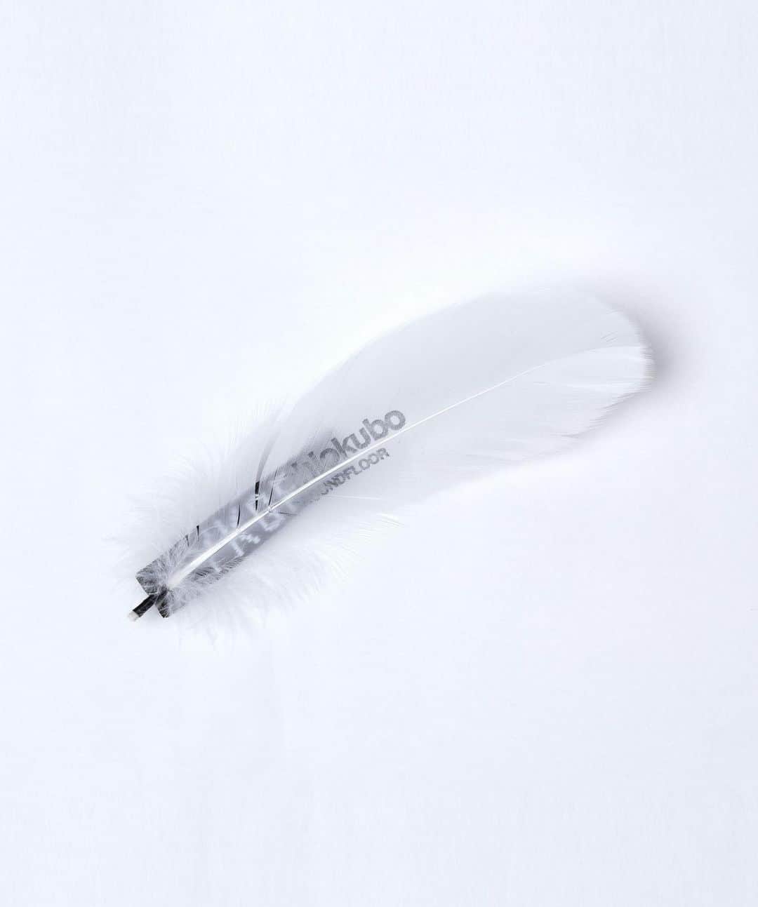 yoshio kuboさんのインスタグラム写真 - (yoshio kuboInstagram)「⁡ 【Online Exclusive】Feather Tee & Brooch オンライン限定アイテムが間も無く入荷！ ⁡ 発売日 : 2023.6.9(金) 8pm ⁡ #yoshiokubo  #thinkbeforewear #ヨシオクボ #ykgf」6月7日 18時15分 - yoshiokubo_official