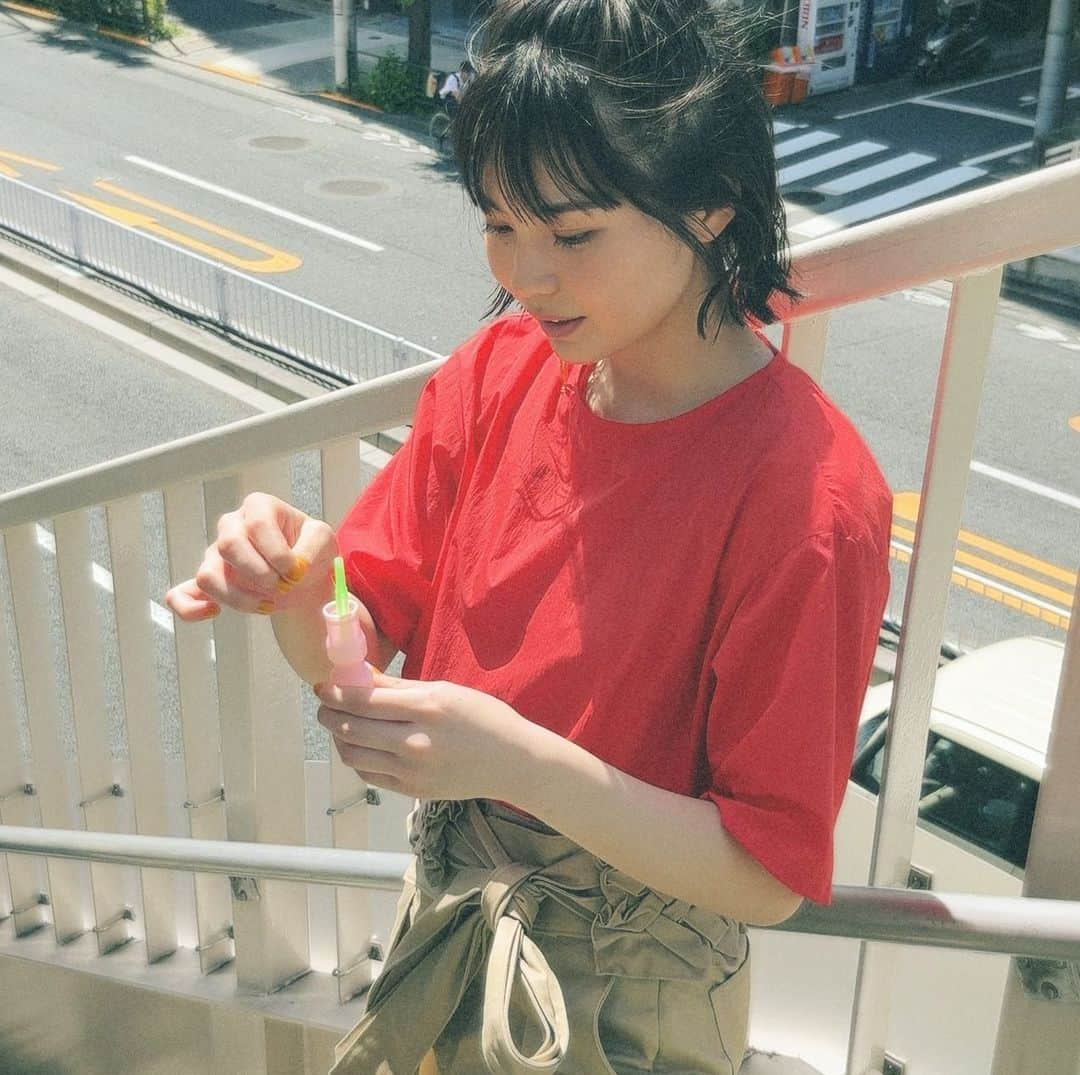 のインスタグラム：「お元気ですか？ 最近暑いですね。 近々お知らせがあります🫧 待っていてください☺️  こういう投稿するの久しぶりですね！」