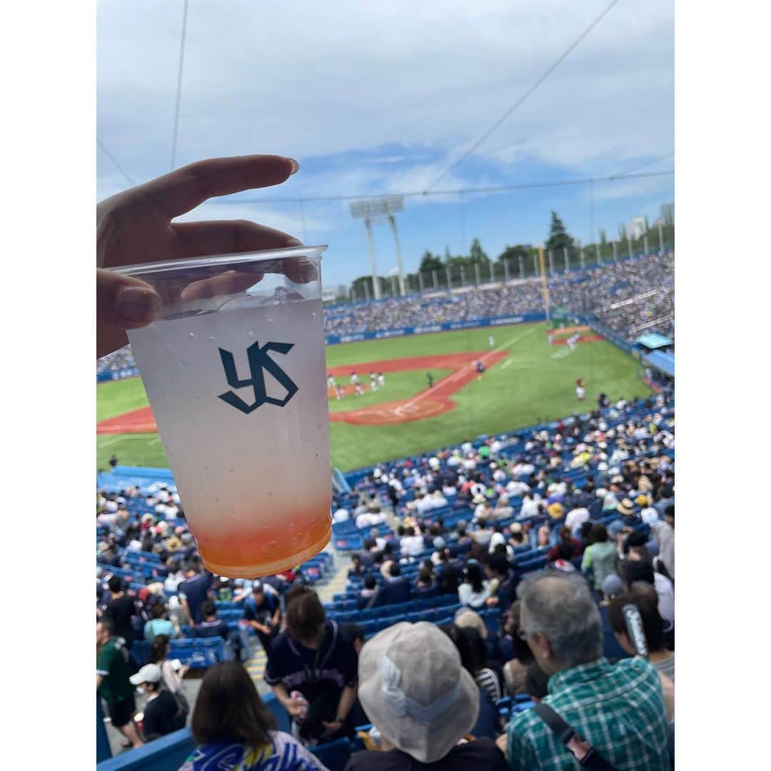 川崎琴之さんのインスタグラム写真 - (川崎琴之Instagram)「ヤクルトのレディースデーに行ってきました💕  ユニフォームかわいい〜！ リボンキャップ欲しかったのに売り切れてて買えなかった😭😭😭  しっかりレディースデー限定のお酒も飲みました〜🍹 ・ ・ #レディースデー #ヤクルトレディ #ヤクルトスワローズ #ヤクルト #野球選手 #野球 #野球女子 #ユニフォーム女子 #神宮球場 #スワローズ #⚾ #yakult #yakultswallows #baseball #model #actress #actor #photography #photo #followｍe #pleasefollowme #good #instagood #instalikes」6月7日 18時24分 - kotono_0406