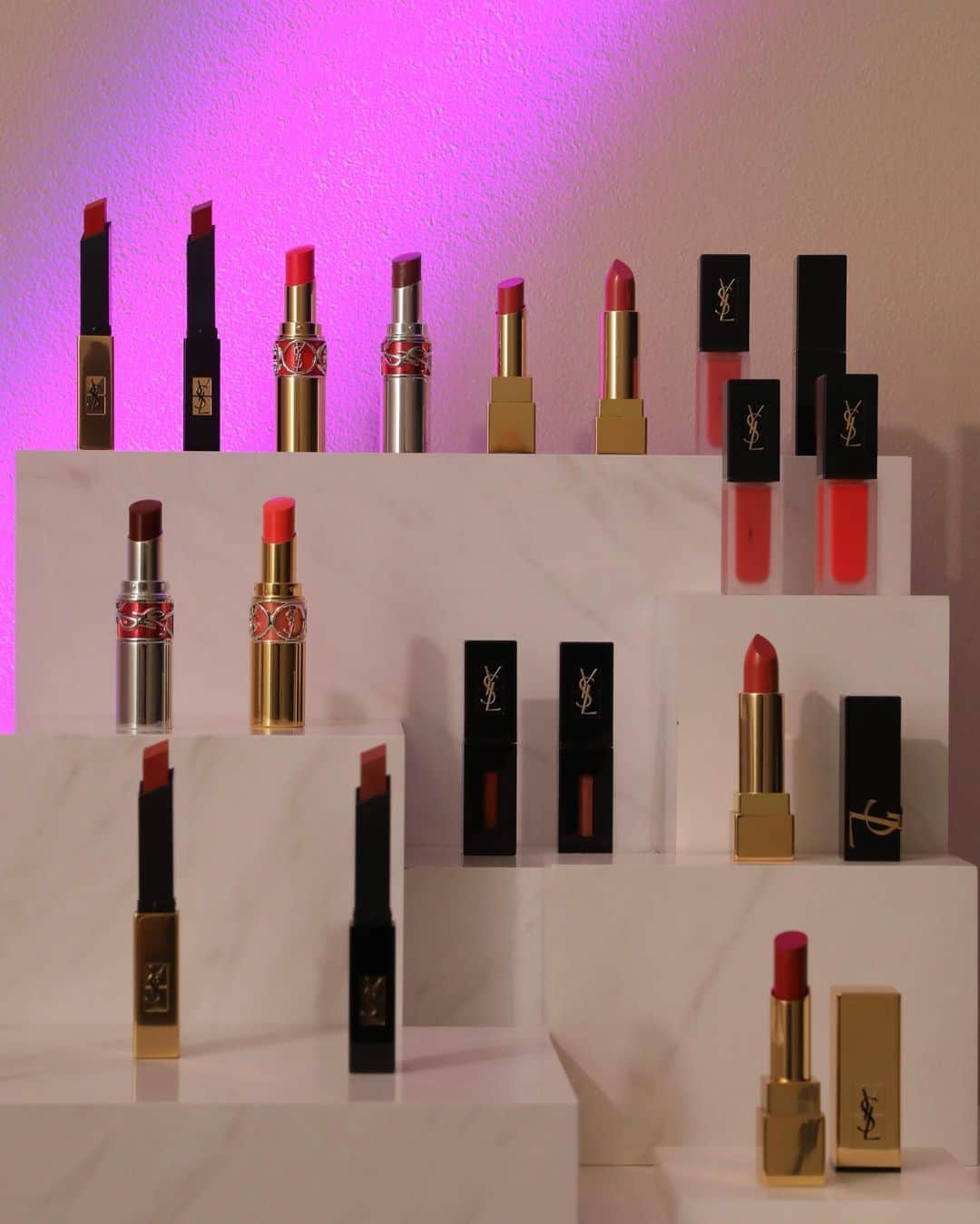 千葉祐夕さんのインスタグラム写真 - (千葉祐夕Instagram)「@yslbeauty   YSL lip WS イベントに参加させて頂きました。🖤🩷  ブランドのこだわりが凝縮した、スタイリッシュな存在感を生み出す洗練されたカラーは、カラー × テクスチャーの約100種のバリエーション。  私の選んだリップは、ルージュ ピュールクチュール ザ スリム ベルベットラディカル の 314番。 実はYSLのマットなリップは初挑戦です。🩷   #myYSLlip」6月7日 18時28分 - yuleaf_0828