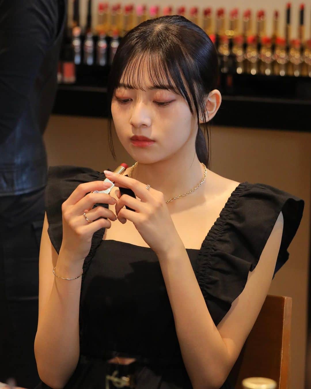 千葉祐夕さんのインスタグラム写真 - (千葉祐夕Instagram)「@yslbeauty   YSL lip WS イベントに参加させて頂きました。🖤🩷  ブランドのこだわりが凝縮した、スタイリッシュな存在感を生み出す洗練されたカラーは、カラー × テクスチャーの約100種のバリエーション。  私の選んだリップは、ルージュ ピュールクチュール ザ スリム ベルベットラディカル の 314番。 実はYSLのマットなリップは初挑戦です。🩷   #myYSLlip」6月7日 18時28分 - yuleaf_0828