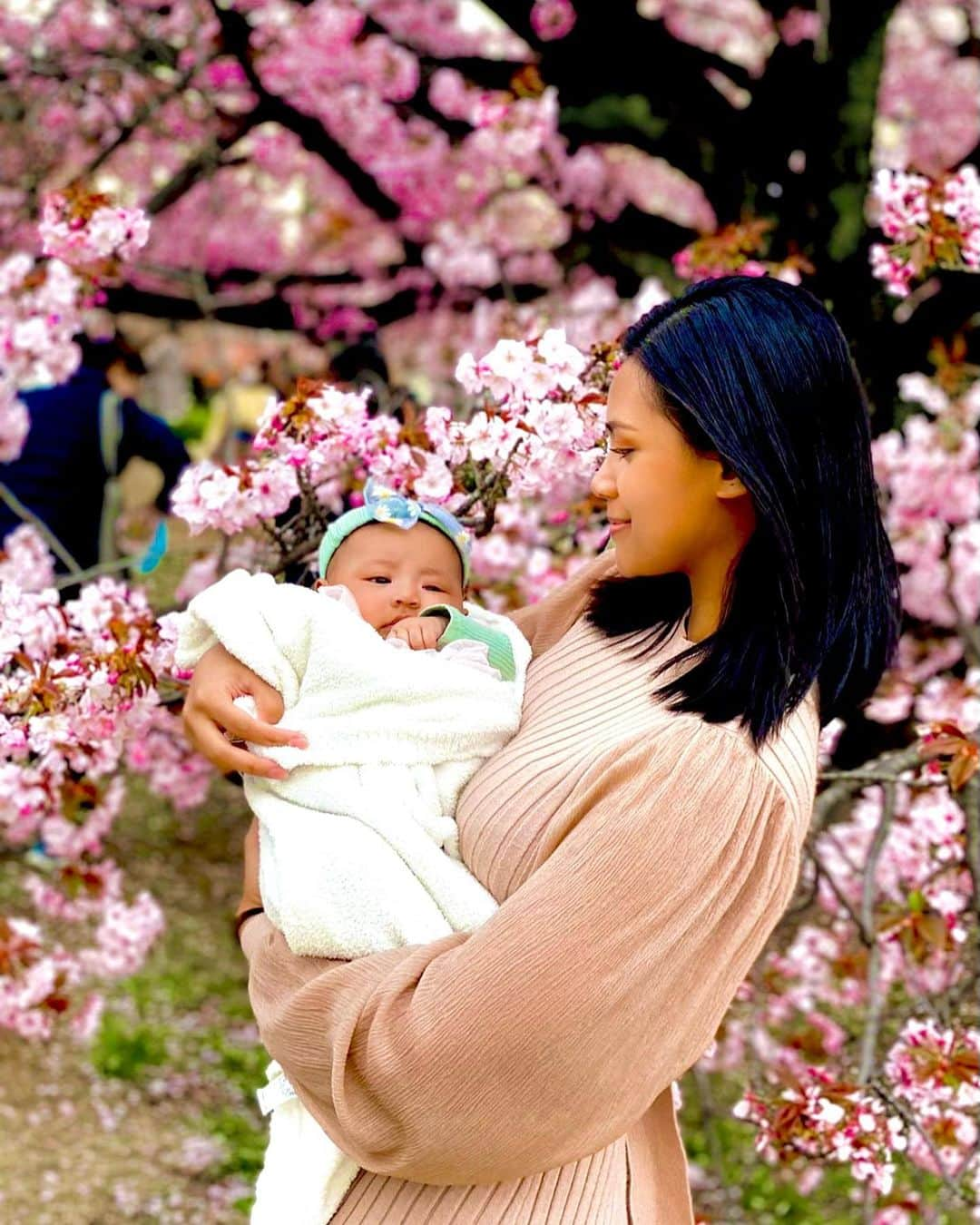 Candy さんのインスタグラム写真 - (Candy Instagram)「さくら🌸baby シリーズはラストで🌸🌸  #花見　#桜　#桜と赤ちゃん　#新宿御苑」6月7日 18時28分 - candyme_miyoann