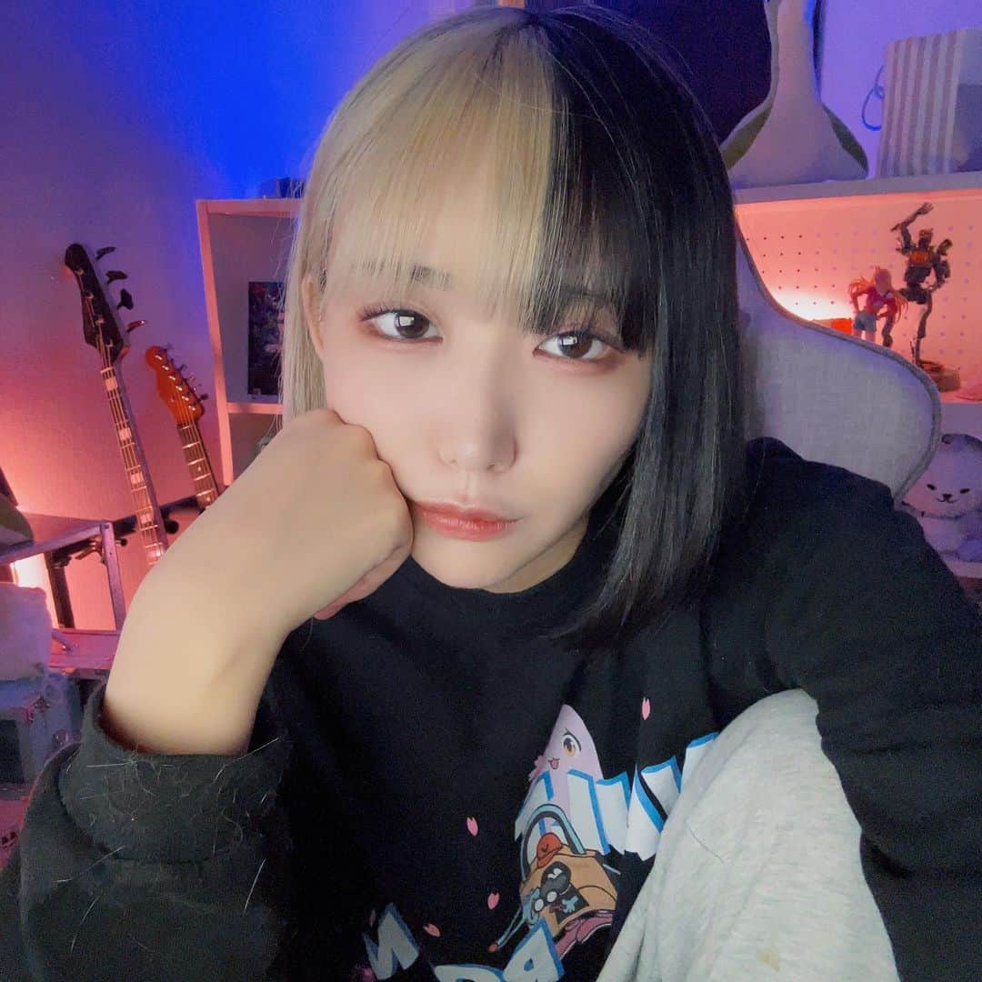 のインスタグラム：「やるきがでません」