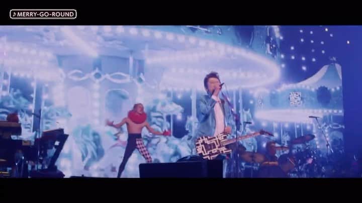 布袋寅泰のインスタグラム：「7月12日リリースのLIVE映像作品『Rock’n Roll Circus』より、「MERRY-GO-ROUND」の映像が公開! 東京パラリンピック2020の開会式でも共演した舞踊家・森山開次が「MERRY-GO-ROUND」と共にエモーショナルに舞い踊る、まさに「サーカス」のように夢と希望、驚きに満ち溢れた迫力と輝きを放っています!  まだ発表されていないオフィシャル・ファンクラブbeat crazy会員限定特典、CDショップ別購入者特典のデザインや初回封入特典の続報もご期待ください!  HOTEI「MERRY-GO-ROUND」(『Rock’n Roll Circus』より) https://youtu.be/LgefHJD2s60/  Blu-ray/DVD『Rock'n Roll Circus』 発売日: 2023年7月12日(水) ※初回限定盤 三方背BOX仕様 ※初回封入特典あり(詳細は後日発表) 収録楽曲や各CDショップ別購入者特典などの詳細は下記URLよりご確認ください https://www.beatcrazy.net/posts/pages/ezycth」