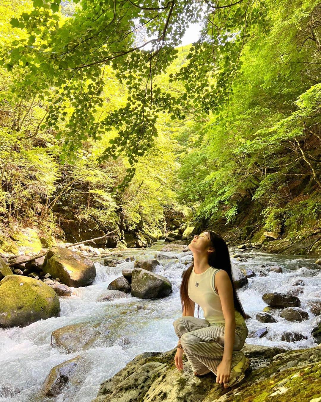 加藤美南のインスタグラム：「やったことない事を色々したくて今日は自然に触れてみた 渓谷って良すぎまた行こう🥸」