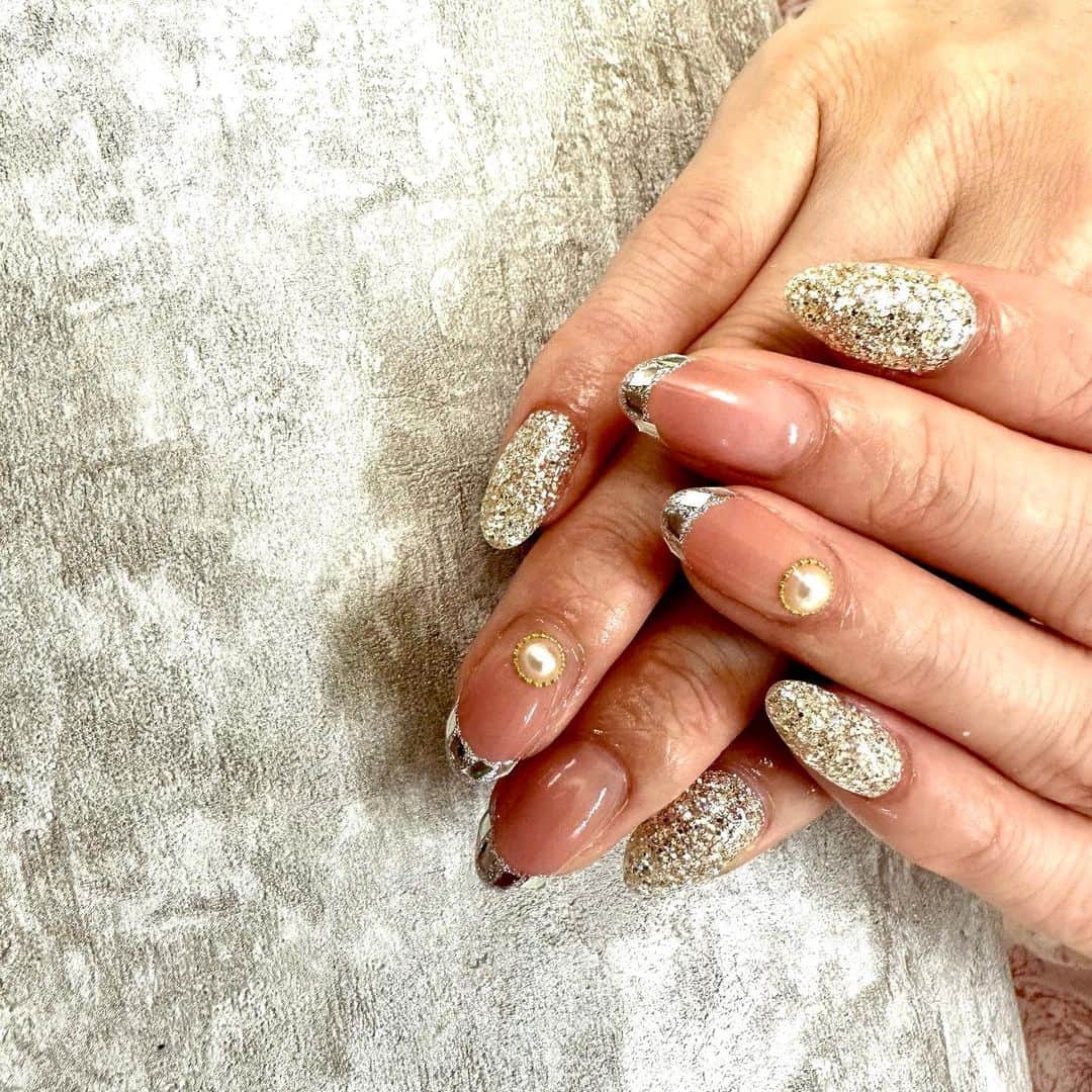のインスタグラム：「＊ 気にいってるネイル💅 指名してる人が上手い👏 ＊ ＊ ＊ ♡★♡ﾟ･*:.｡ ｡.:*･ﾟ♡★♡ﾟ･*:.｡ ｡.:*･ﾟ♡★♡ﾟ･*:.｡ ｡.:*･ﾟ♡  #ネイル #ガラスフレンチ #シンプルネイル #ジェルネイル #美容 #ファッション #💅 #オフィスネイル」