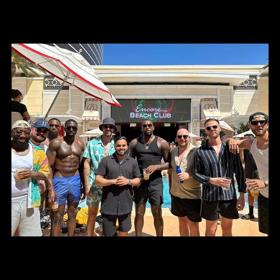 グラント・ホールさんのインスタグラム写真 - (グラント・ホールInstagram)「Stag do completed 🇺🇸🎰 what a trip with the boys haven’t stopped laughing for 4 days 😂 memories that will last a life time ❤️」6月7日 18時41分 - hally_91