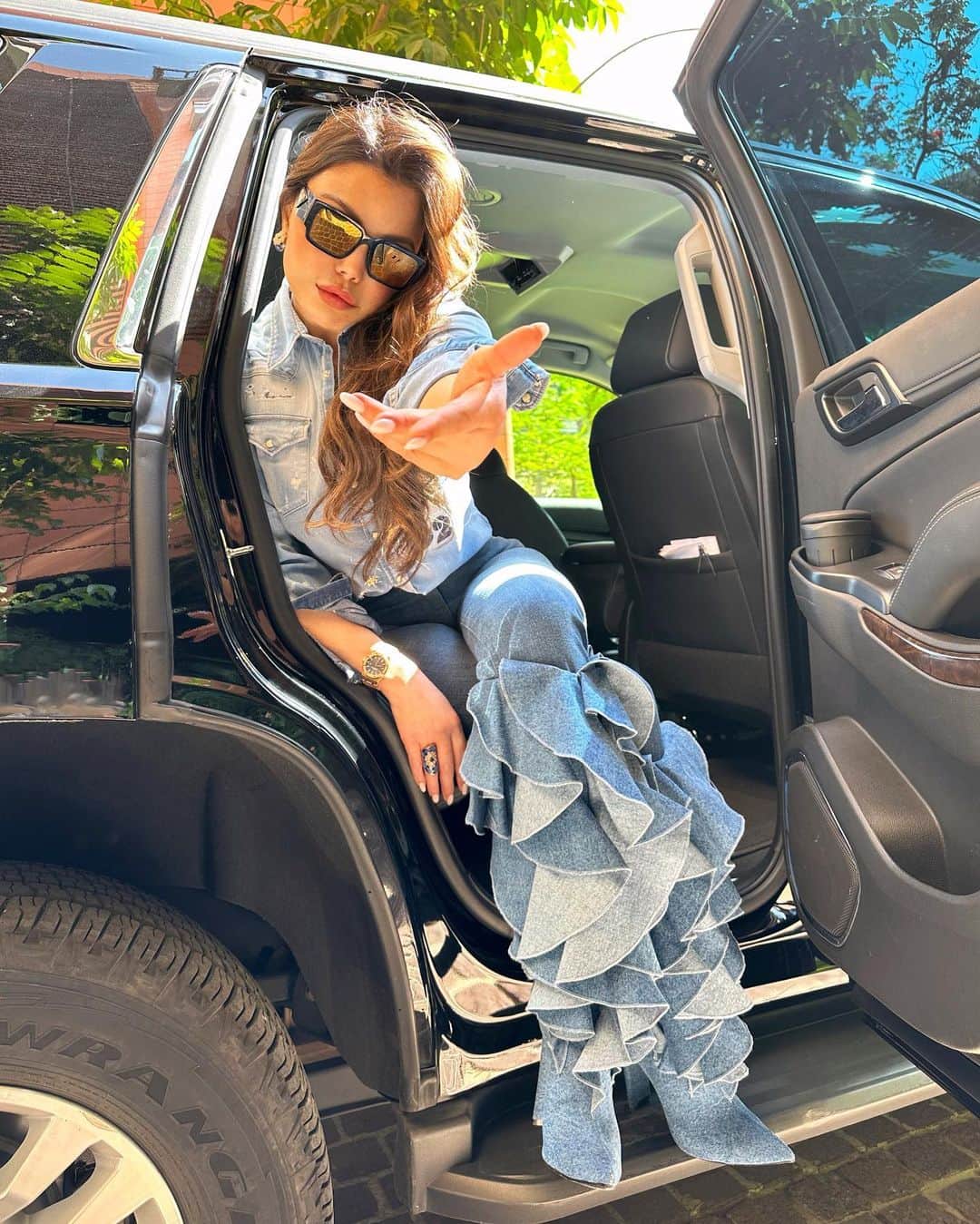 のインスタグラム：「DENIM on DENIM💙  #haifawehbe」