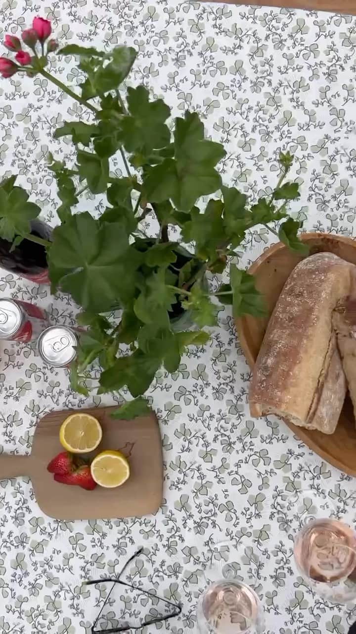 フランク&アイリーンのインスタグラム：「Need something stunning for an outdoor invite? We’ve got your al fresco attire covered—just add sandals and a glass of rosé! #FrankandEileen」