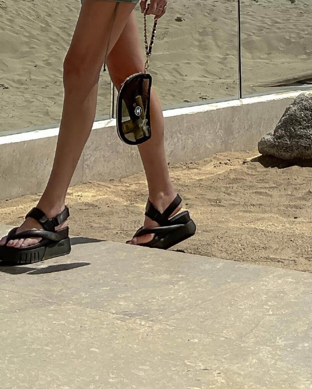 のインスタグラム：「DELTA TONG in BLACK /// @hautehustla⁠ .⁠ .⁠ .⁠ #unitednude #SS23 #sandals」