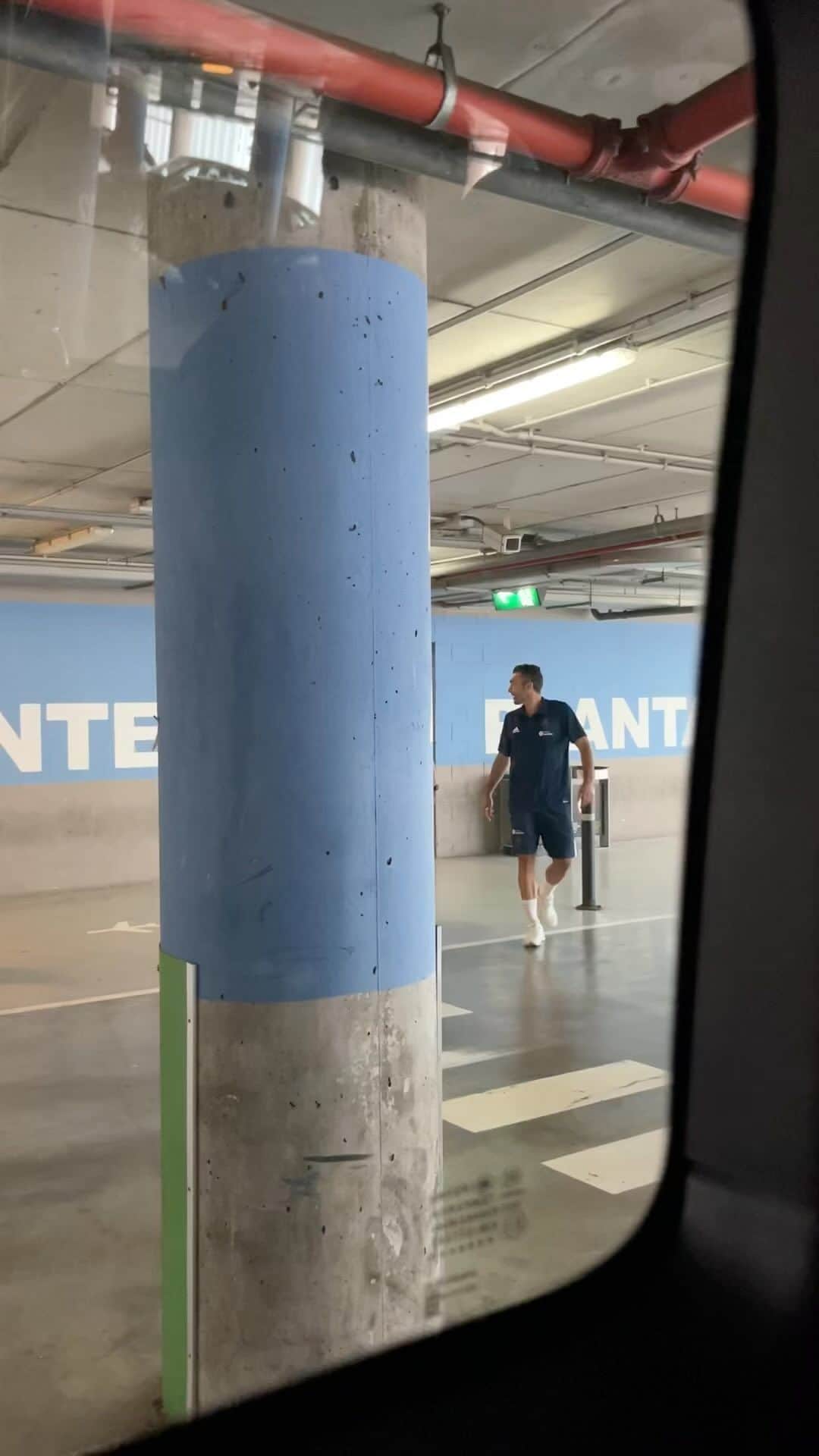 アレクシス・ルアーノのインスタグラム：「Un día top 🔝 y de reencuentro con muchos amigos en la @kingsleague . Muchas gracias a todos y en especial a @1kfutbolclub por la invitación. Ha sido un placer!!」