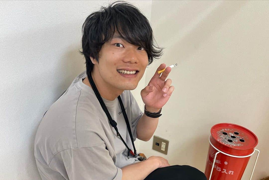 たむかいさんのインスタグラム写真 - (たむかいInstagram)「最近の出来事。やかまし同期達と鍋食べて京極に勇気だしてしゃべりかけてオニイチャンがハンバーガー放り込んで、たけしさんとジョーさんと楽しかった事した 近々のユニットライブ置きチケ手売りなんでも言うて下さい。 #生ファラオ#ガーヤマ#京極風斗#オニイチャン#やまぐちたけし#九条ジョー」6月8日 5時05分 - tamkkaii__
