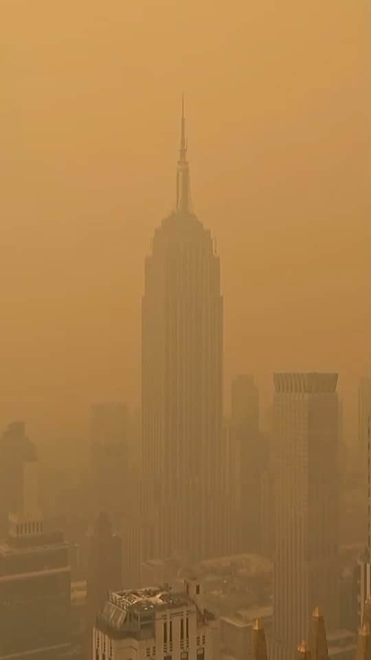 Empire State Buildingのインスタグラム：「The Empire State Building in the Canadian Haze of 2023」