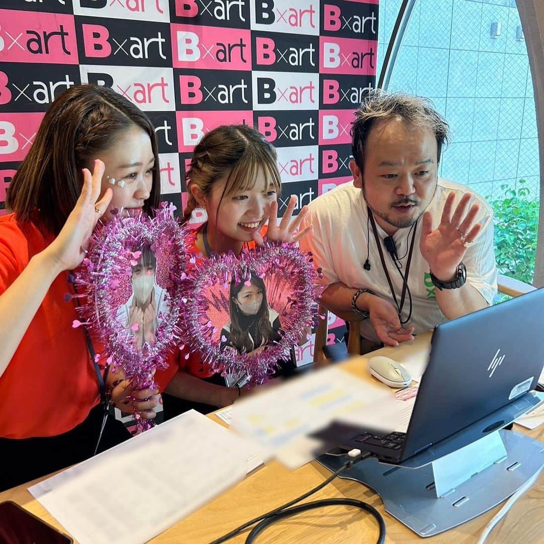 東京ビューティーアート専門学校さんのインスタグラム写真 - (東京ビューティーアート専門学校Instagram)「本日は校内技術大会「B1グランプリ」でした😳💖  今年は各クラスにお揃いの色のTシャツを配りクラスTシャツを作りました🤍  みなさんとっても可愛くTシャツをデコレーションしていて各クラスの特徴個性がとても出ていました！！  真剣に競技に取り組んでいる姿や、楽しく写真を撮っている姿を見て、とても嬉しかったです！  明日の投稿では実際の競技中の様子をお届け✨ ぜひお楽しみください💕  本日の様子をもっと詳しく聞きたい方はぜひオープンキャンパスにいらしてください！ ご予約はホームページもしくはLINEから！ お待ちしております😊  詳しくはHP/プロフィールから🤲🏻 𝗧𝗼𝗸𝘆𝗼𝗕✖𝗮𝗿𝘁 @tokyo_beauty_art_college  .  #今日の東京ビューティーライフ #東京ビューティーアート #美容学生 #美容専門学校 #三幸学園  #ヘアメイク #エステ #ネイル #美容 #beauty #ootd #メイク  #モデル #トータルビューティ #美容好きな人と繋がりたい #美容学生の日常 #美容学生の休日 #お洒落さんと繋がりたい #知る専 #美容学生あるある #コンテスト #美容学生と繋がりたい #美容学生さんと繋がりたい #校内技術大会　#コンテスト　#クラスTシャツ #美容学生の日常 #お揃いコーデ  #シミラールック #ljk #ljk #sjk #お揃い」6月7日 20時30分 - tokyo_beauty_art_college